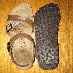 AUTHENTIC BIRKENSTOCK SANDALS GENTLY WORN SIZE 7
